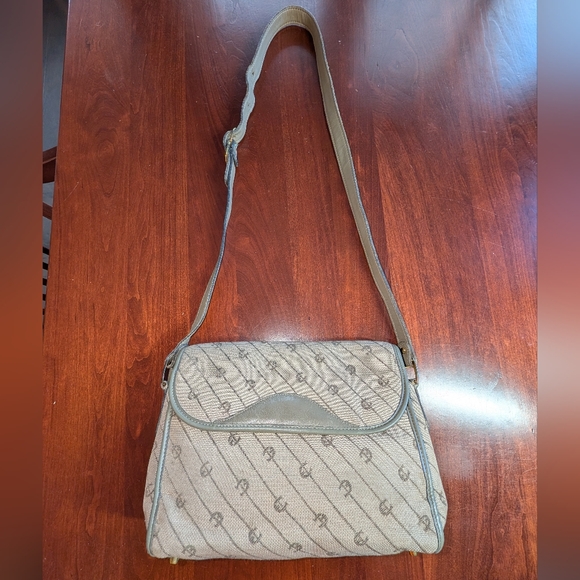 Etienne Aigner Crossbody bag with all-over logo print and leather trim, tan - Picture 2 of 10